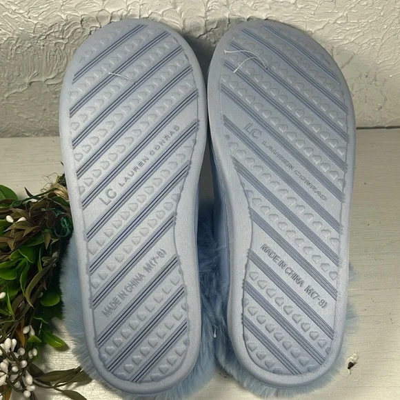NWT LC Lauren Conrad Women's Soft Faux Fur Baby Blue Slippers NWT - Picture 6 of 12